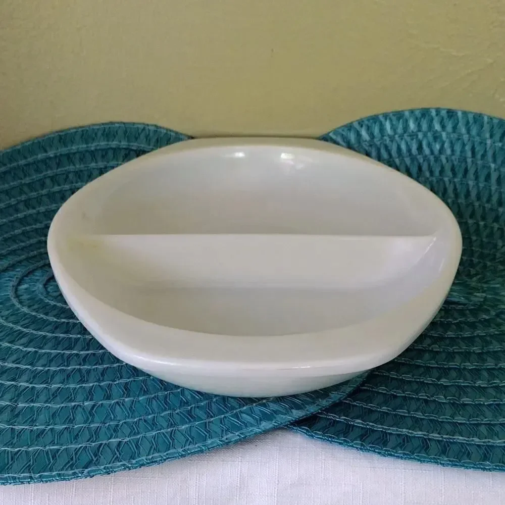 Pyrex‎ VTG White Milk Glass 1.5 Qrt Divided Oval Serving Dish Bowl
